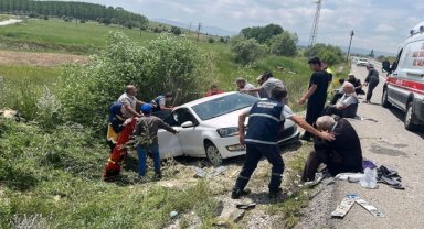 Kütahya'da trafik kazasında 2 kişi öldü, 4 kişi yaralandı