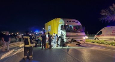 Manisa'da kamyonla çarpışan otomobilin sürücüsü ağır yaralandı