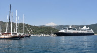 Marmaris'e lüks kruvaziyerle 460 turist geldi