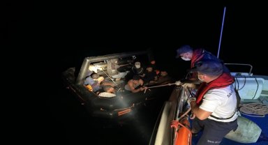 Muğla açıklarında 66 düzensiz göçmen kurtarıldı, 17 göçmen yakalandı