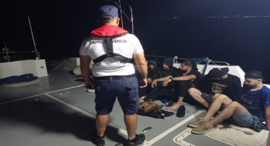 Muğla açıklarında 9 düzensiz göçmen kurtarıldı, 8 düzensiz göçmen yakalandı
