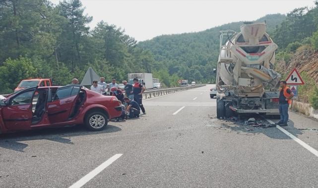 Muğla'da otomobil beton mikserine çarptı, 1 kişi öldü, 1 kişi yaralandı