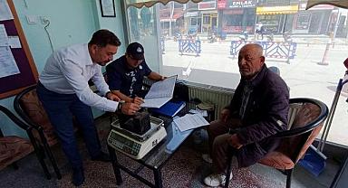 Sandıklı Belediyesi, ölçü ve tartı aletlerinin denetimini yapıyor