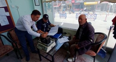 Sandıklı Belediyesi, ölçü ve tartı aletlerinin denetimini yapıyor