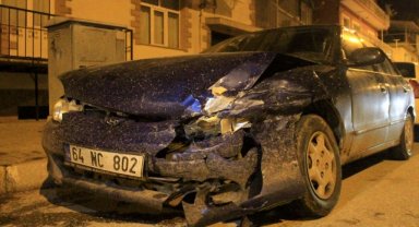 Uşak'ta iki otomobilin çarpıştığı kazada 5 kişi yaralandı