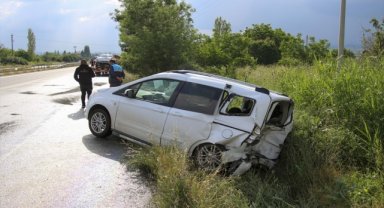 Uşak'ta trafik kazasında 5 kişi yaralandı