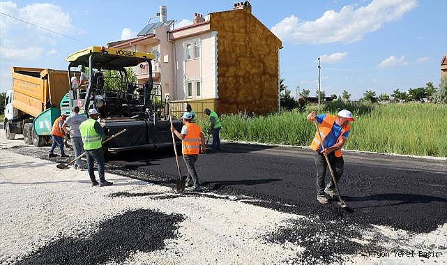 Afyonkarahisar Belediyesinin asfaltlama çalışması sürüyor