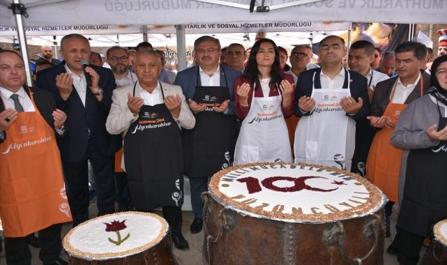 Afyonkarahisar'da 100 bin kap aşure dağıtıldı