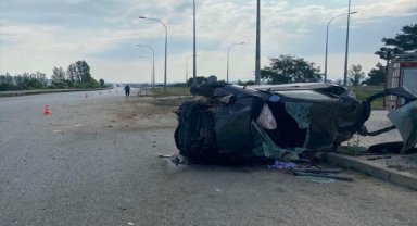 Afyonkarahisar'da devrilen otomobildeki 4 kişi yaralandı