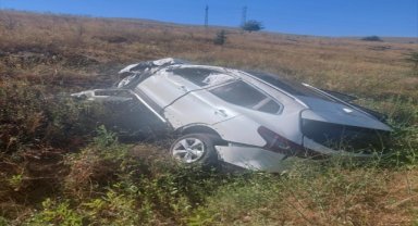 Afyonkarahisar'da şarampole devrilen otomobildeki 3 kişi yaralandı