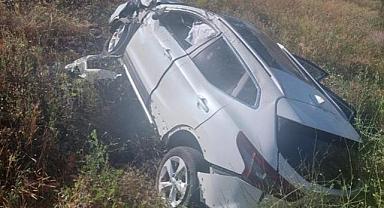 Afyonkarahisar'da şarampole devrilen otomobildeki 3 kişi yaralandı