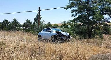 Afyonkarahisar'da tarlaya devrilen otomobildeki 6 kişi yaralandı