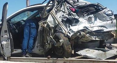 Afyonkarahisar'da tır ile otomobilin çarpıştığı kazada 1 kişi öldü, 3 kişi yaralandı