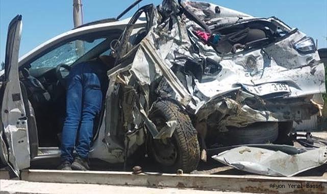 Afyonkarahisar'da tır ile otomobilin çarpıştığı kazada 1 kişi öldü, 3 kişi yaralandı