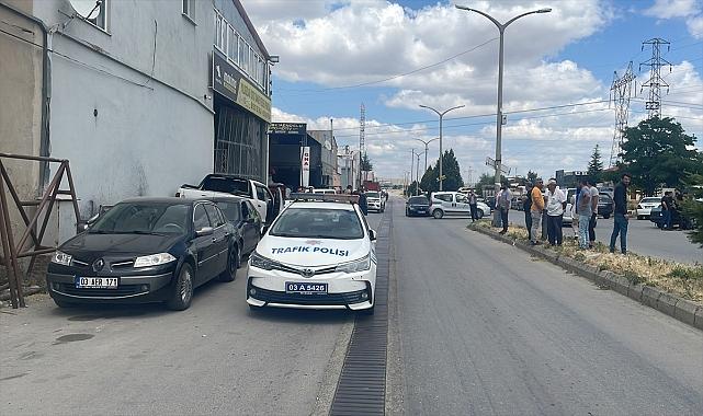 Afyonkarahisar'da 3 aracın karıştığı trafik kazasında bir kişi yaralandı