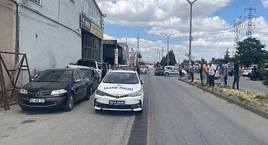 Afyonkarahisar'da 3 aracın karıştığı trafik kazasında bir kişi yaralandı