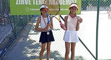 Antalya’daki tenis turnuvasında Kaya kardeşler ikinci oldu