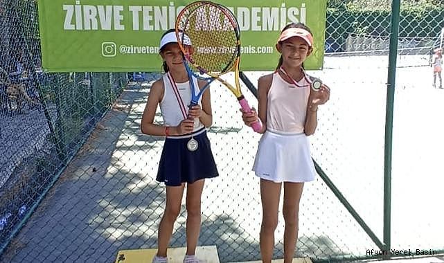 Antalya’daki tenis turnuvasında Kaya kardeşler ikinci oldu