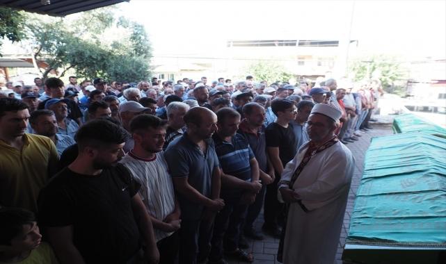 Aydın'da elektrik akımına kapılan anne ve kızının cenazesi toprağa verildi