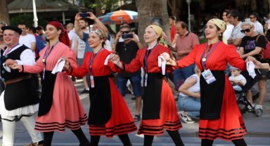 Denizli'de "17. Uluslararası Halk Dansları Festivali" başladı