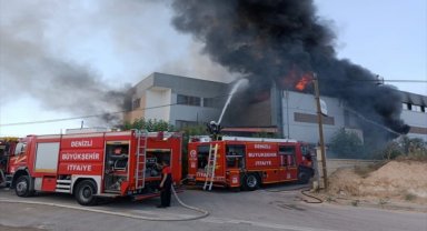 Denizli'de tekstil fabrikasında çıkan yangın söndürüldü