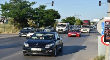 Dönüşe geçen tatilciler Afyonkarahisar'da trafik yoğunluğu oluşturdu