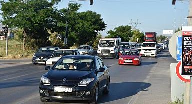 Dönüşe geçen tatilciler Afyonkarahisar'da trafik yoğunluğu oluşturdu