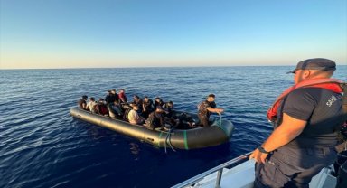 Fethiye açıklarında 21 düzensiz göçmen kurtarıldı