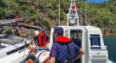 Fethiye açıklarındaki özel teknelerden 2 kişiye tıbbi tahliye