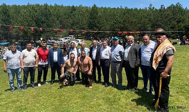 İhsaniye'nin Kıyır köyünde şenlik düzenlendi.