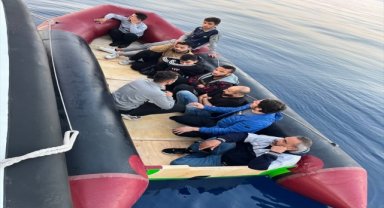 İzmir açıklarında geri itilen 42 düzensiz göçmen kurtarıldı
