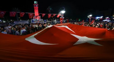 İzmir'de 15 Temmuz Demokrasi ve Milli Birlik Günü kutlandı