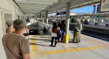 İzmir'de metro ve tramvay çalışanlarının grevi nedeniyle ulaşımda aksamalar yaşanıyor