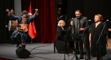 İzmir'de "Türkiye Yüzyılı'nın Kahramanları: Yıpratma" paneli düzenlendi