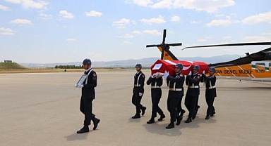 İzmir'deki orman yangınında ölen arazöz sürücüsünün cenazesi Afyonkarahisar'da defnedildi