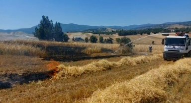 Kütahya'da biçerdöverde çıkan yangın 7 dönümlük tarlayı kül etti