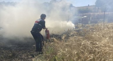 Kütahya'da çıkan ot yangını jandarmanın müdahalesi söndürüldü