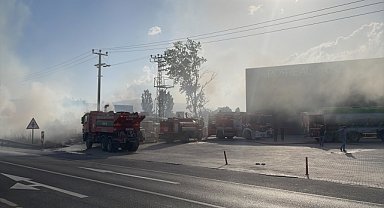 Kütahya'da anızdan fabrikaya sıçrayan yangın söndürüldü
