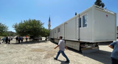 Manisa'daki orman yangınında evleri yananlar için geçici barınma merkezi kuruluyor