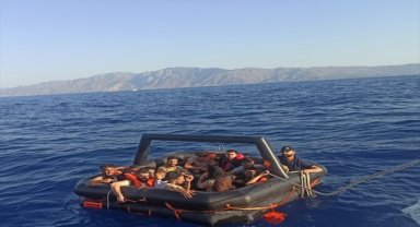 Muğla açıklarında 19 düzensiz göçmen kurtarıldı