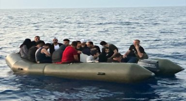 Muğla'da 16 düzensiz göçmen kurtarıldı, 29 göçmen yakalandı