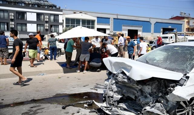 Muğla'da 4 otomobilin karıştığı kazada 1 kişi öldü, 5 kişi yaralandı
