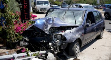 Muğla'da iki otomobilin çarpışması sonucu 2 kişi yaralandı