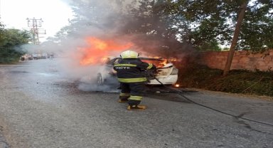 Muğla'da trafik kazası sonrası otomobilde çıkan yangın söndürüldü