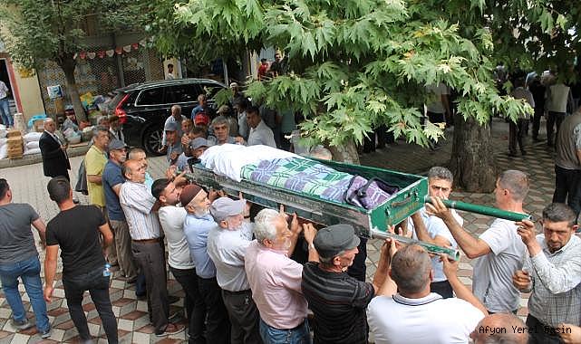 Trafik kazasında hayatını kaybeden kadının cenazesi toprağa verildi