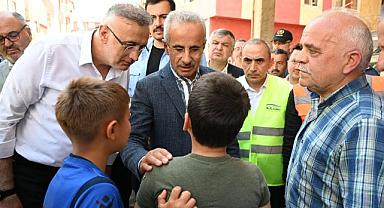 ULAŞTIRMA BAKANI URALOĞLU ÇOCUKLARA SÜPRİZ YAPTI SELZEDE ÇOCUKLARIN TALEBİNE DUYARSIZ KALMADI