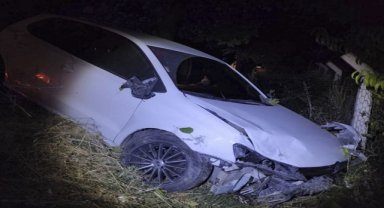 Uşak'ta şarampole düşen otomobilin sürücüsü yaralandı