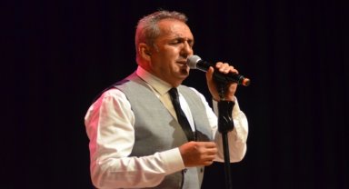 Yavuz Bingöl Kütahya'da şehit aileleri, gaziler ve engelliler için konser verdi