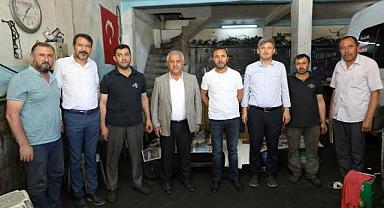 ZEYBEK BAŞKAN SAHADA, ESNAFININ YANINDA