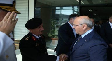 Adana Valisi olarak atanan Köşger, İzmir'den uğurlandı